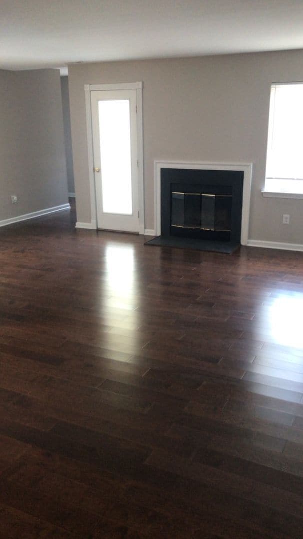 Building Photo - Crestwood 2 bed + Loft Large Condo Availab...