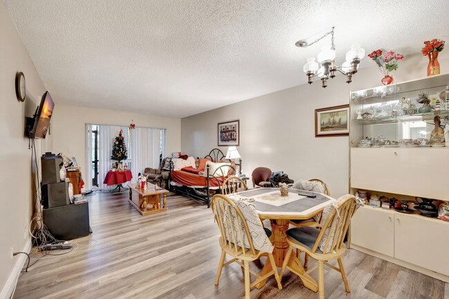 Building Photo - 7820 S Colony Cir