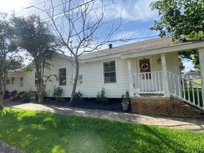 Building Photo - 1901-1902 Ethel St