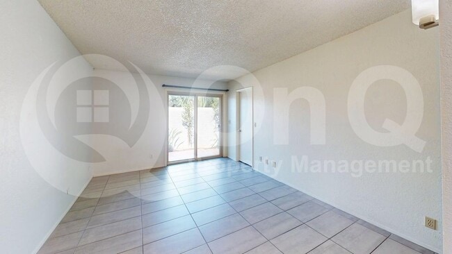 Building Photo - 3402 N Richland Dr