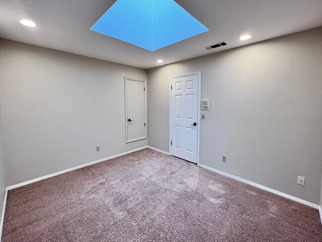 Building Photo - $3,700 Cole & Millbrook, 4 Bedroom House -...