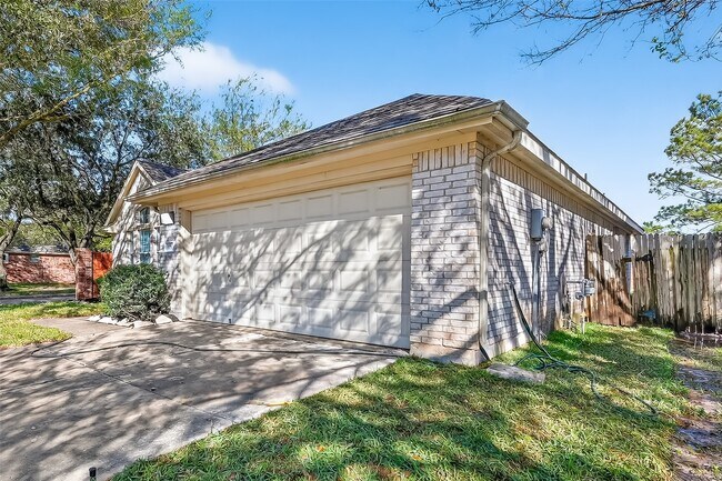 Building Photo - 10703 White Bridge Ln