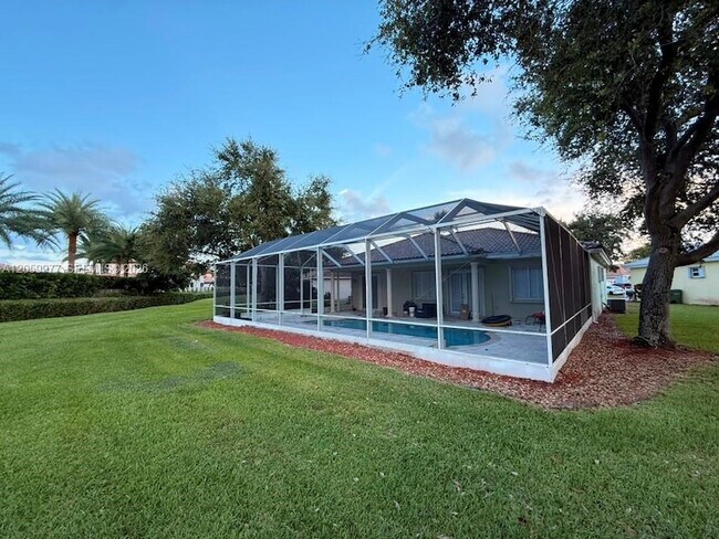 Building Photo - 420 SE 23rd Ln
