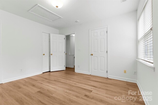 Building Photo - 8122 Village Harbor Dr