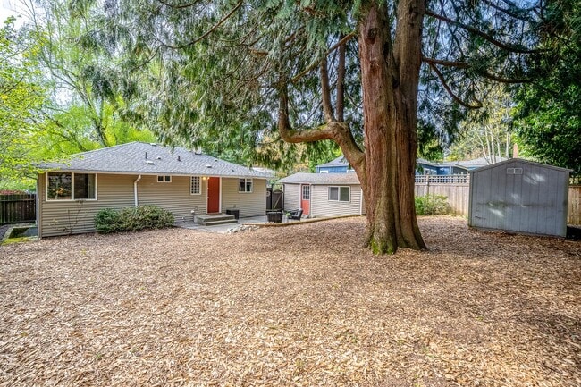 Building Photo - Nice 2 beds house in Maple Leaf within add...