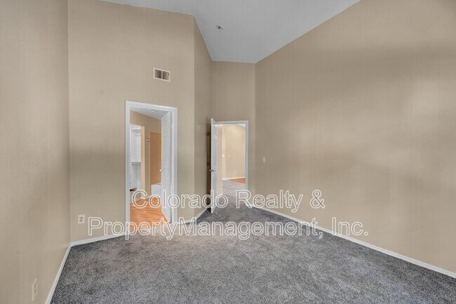 Building Photo - 8601 E Dry Creek Rd