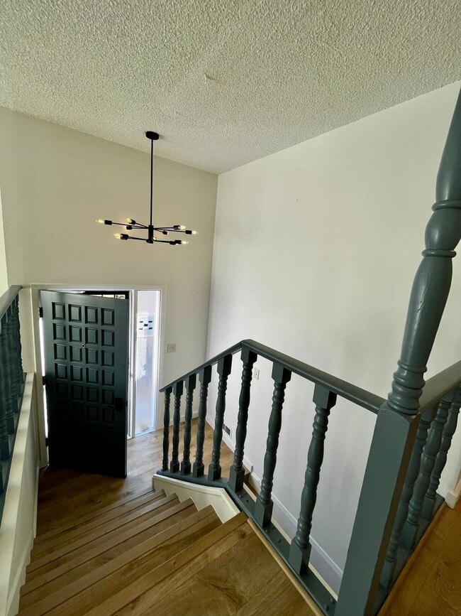 Building Photo - Fully Renovated 4-Bedroom Home, Plus an Office & Two Living/Family Rooms in Prime Bozeman Location