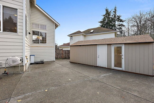Building Photo - Immaculate 4-Bed Federal Way Home | Smart Tech, Tesla Charger, & Near JBLM!