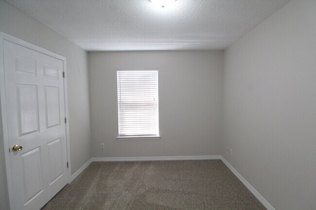 Building Photo - Updated 3BR/1BA Patio Home in Northeast Pensacola, Close to Downtown, Shopping, and Parks!