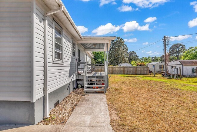 Building Photo - 39 Gates Way