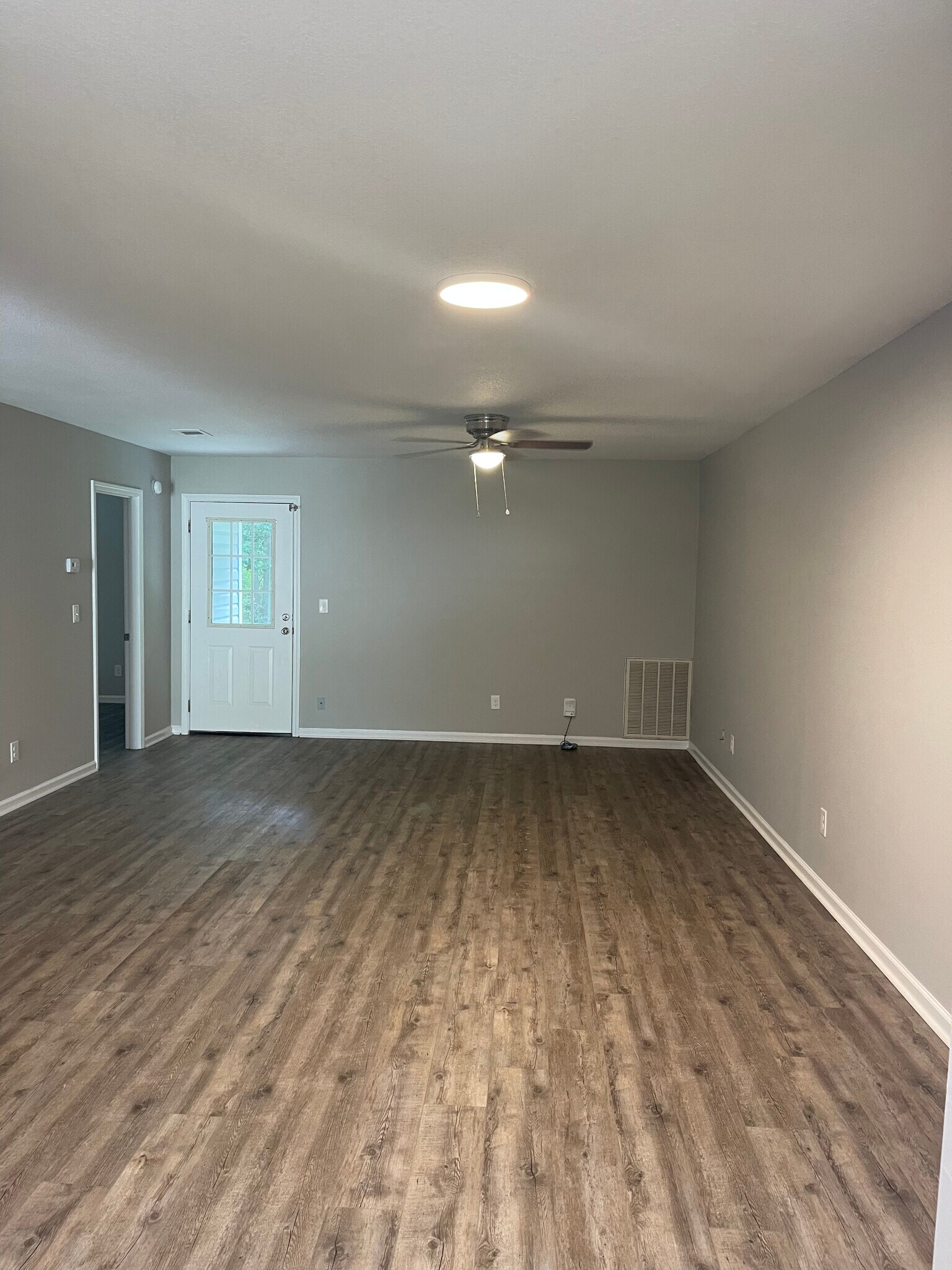 Building Photo - 209 S Island St