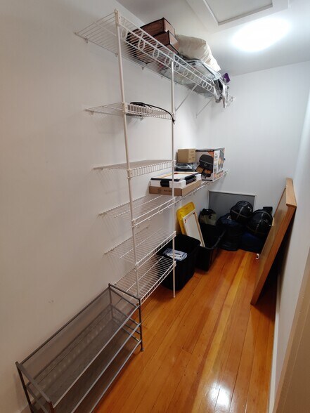 closet - 277 Pleasant St