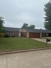 Building Photo - 1318 Alviola Ave