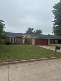 Building Photo - 1318 Alviola Ave