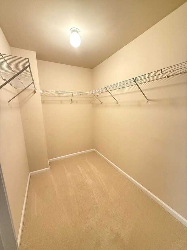 Building Photo - Sandy Springs 3 Bed-3.5 Bath Townhouse in Gated Cambridge, Hardwoods on Main!