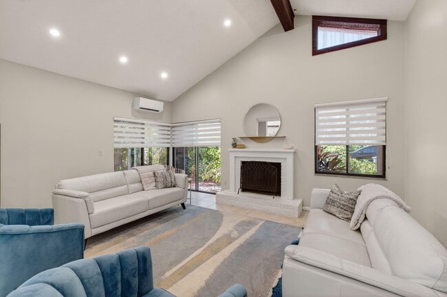 Building Photo - 7745 Stanway Pl