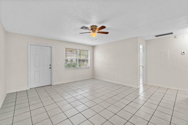 Building Photo - 4915 Gulfstream Rd