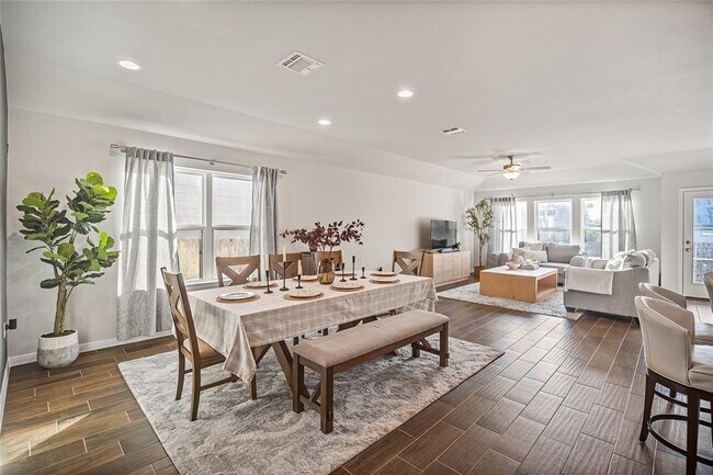 Building Photo - 9905 Comely Bnd