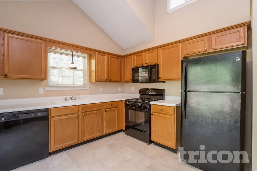 Building Photo - 4900 Tahoe Ct