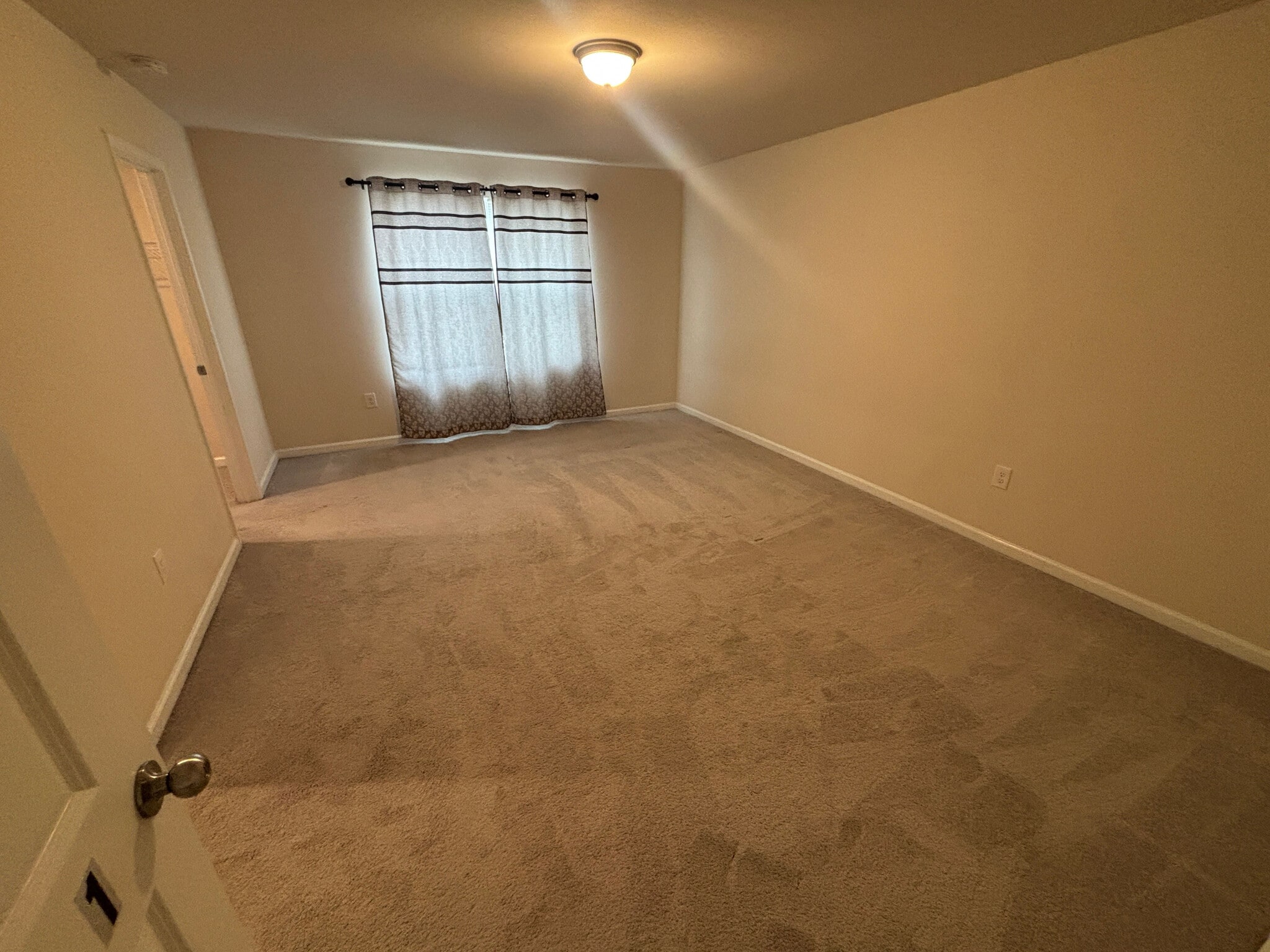 Building Photo - Room in House on Justice Union Ct