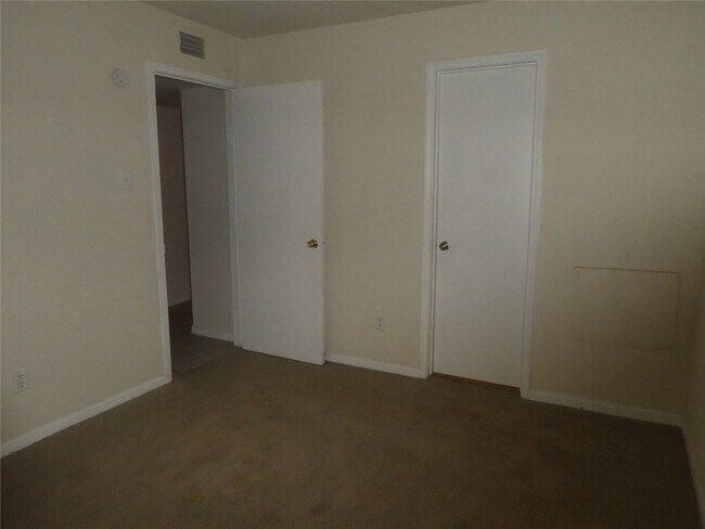 Building Photo - 16111 Aspenglen Dr