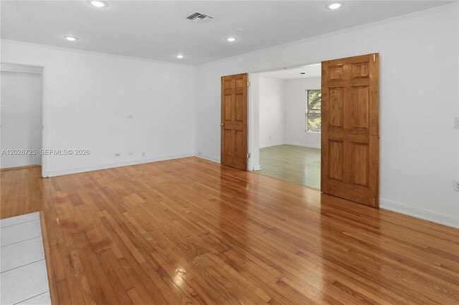 Building Photo - 706 S 19th Ave