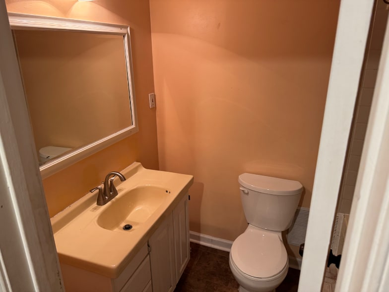 Building Photo - 15017 Oak Crest Ct