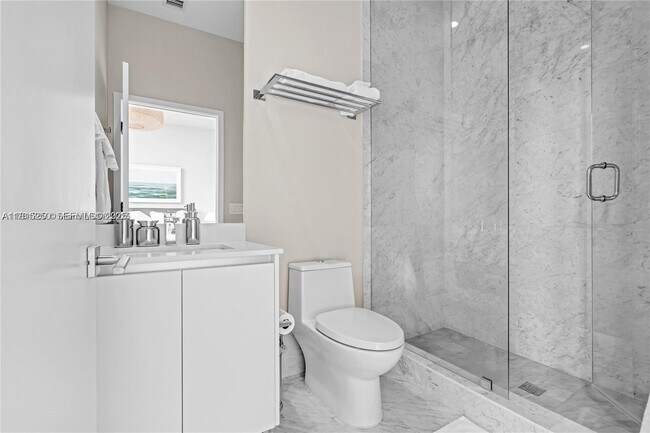 Building Photo - 650 NE 32nd St