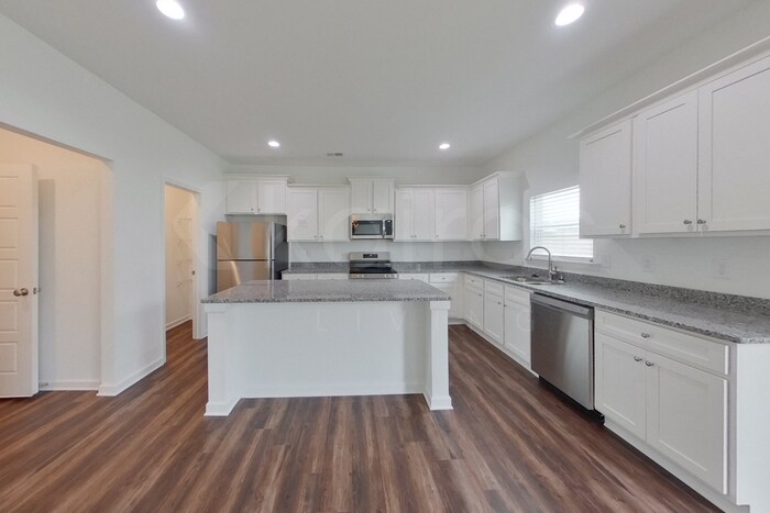 Building Photo - 107 Silver Maple Ln