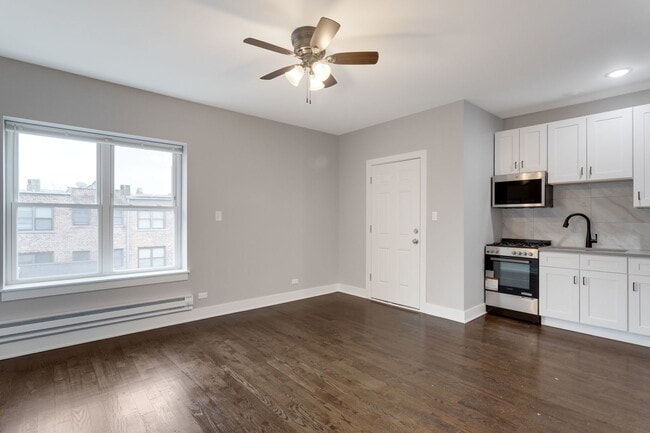 Building Photo - 8024 S Ellis Ave