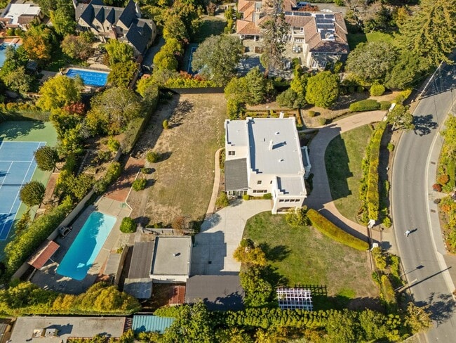 Building Photo - 715 Brewer Dr