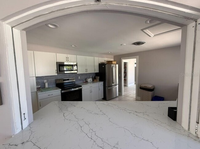 Building Photo - 5835 Tidewood Ave