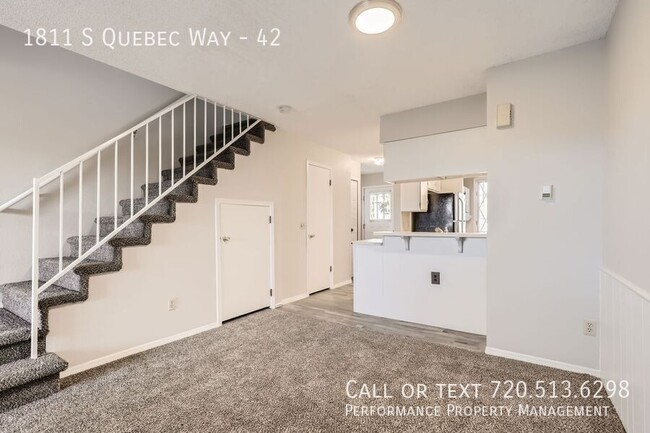 Building Photo - Freshly updated 2 Bed Townhome