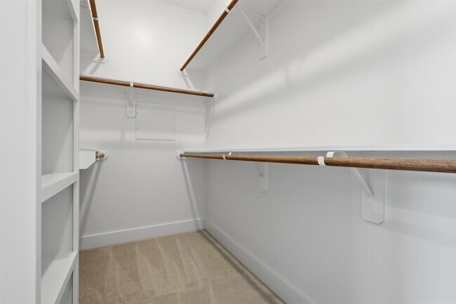 Building Photo - 5305 Donovan Gdns Ln
