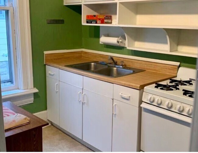 Building Photo - 1007 7th St S