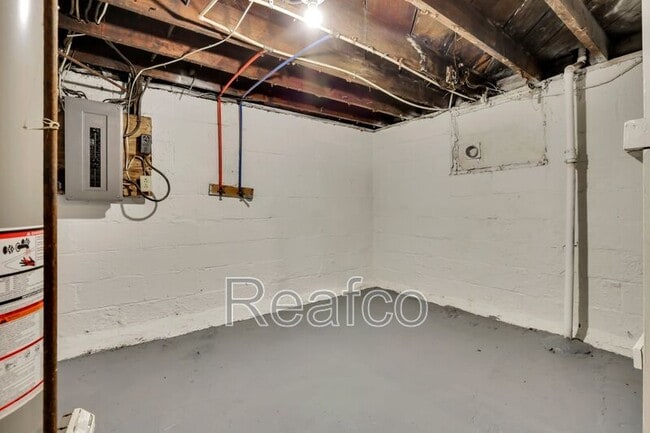 Building Photo - 498 N Champion Ave