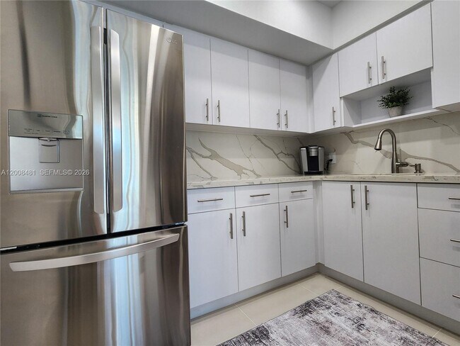 Building Photo - 3505 S Ocean Dr