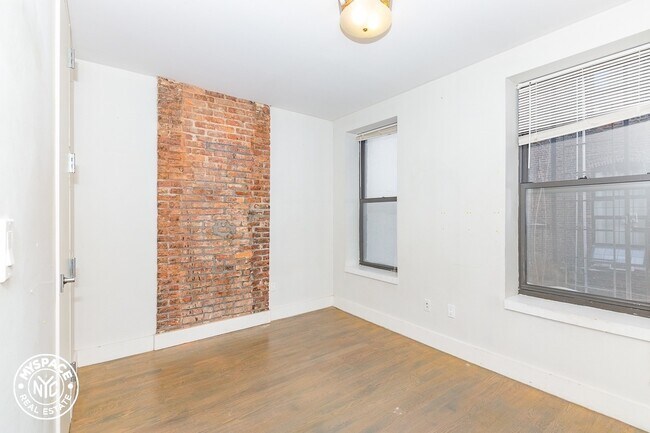 Building Photo - 1328 Halsey St