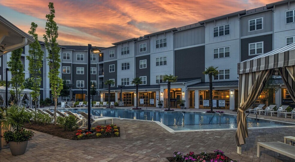 Shimmering resort-style pool - Amberleigh South