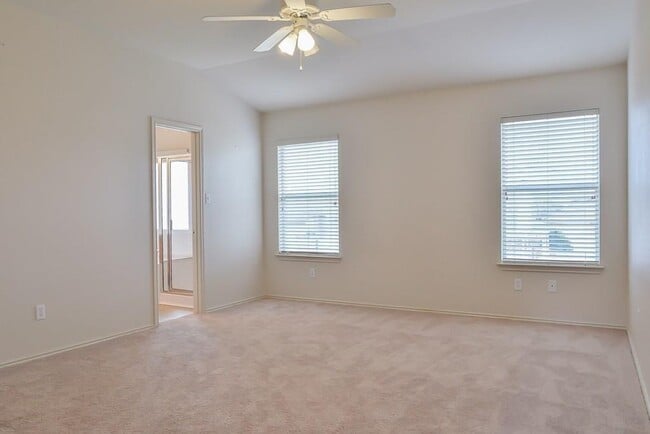 Building Photo - 520 Fort Thomas Pl