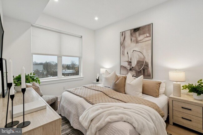 Building Photo - 30 W Allens Ln