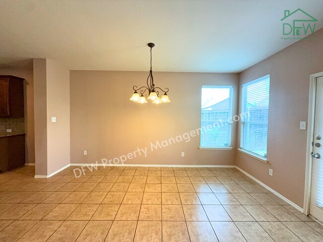 Building Photo - Elegant and Spacious 5-Bedroom Home for Lease in Fort Worth