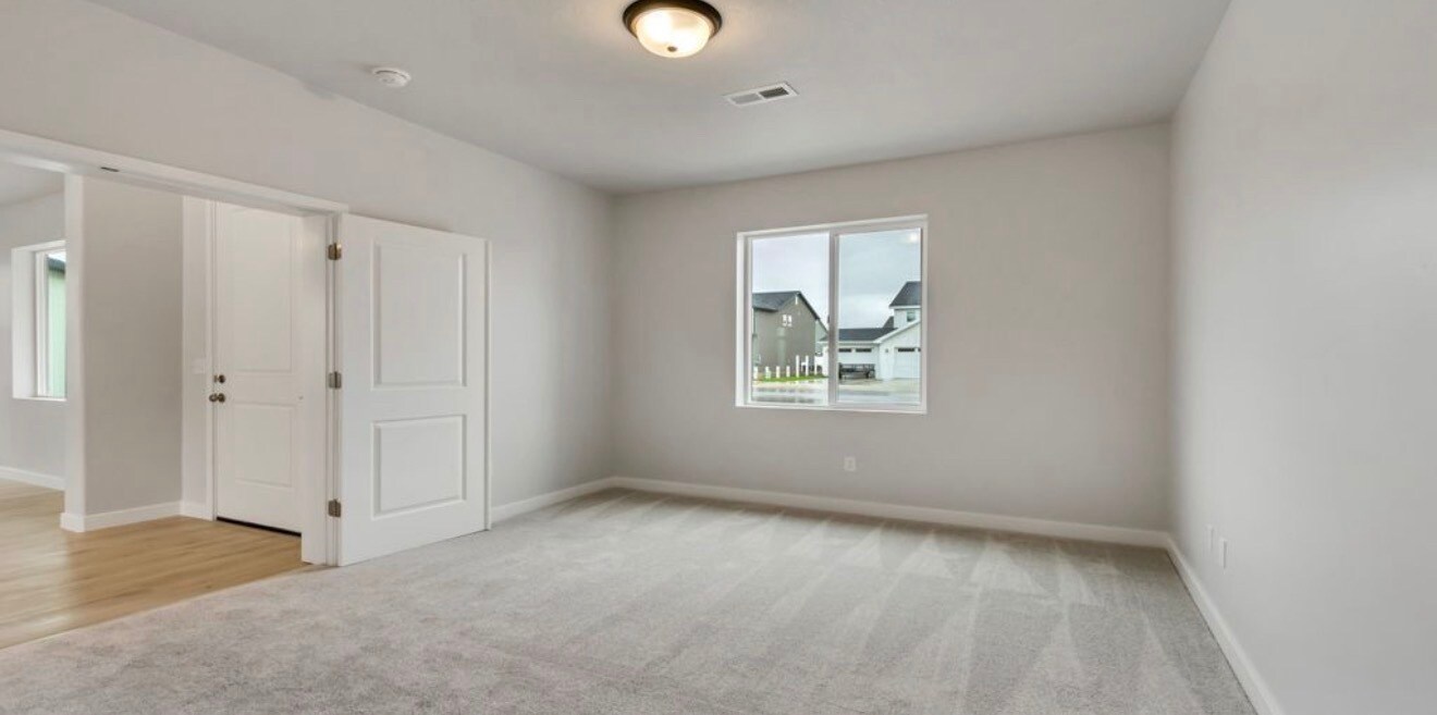 Building Photo - 932 S 250 W