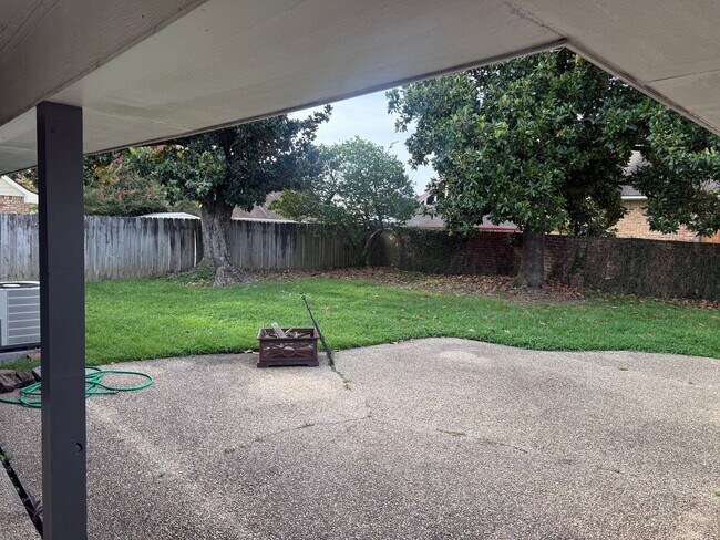 Building Photo - Rental Available Now in Lake Sherwood Acres!