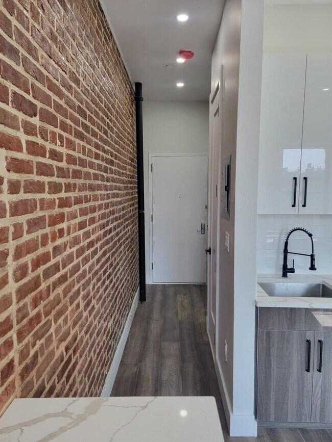 Building Photo - 239 Lenox Ave