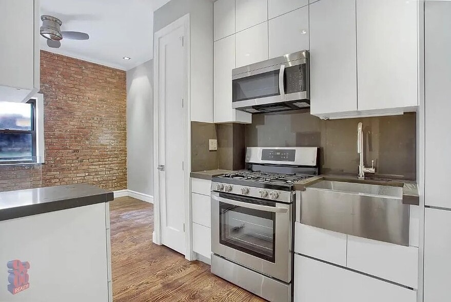 Primary Photo - 213 E 26th St