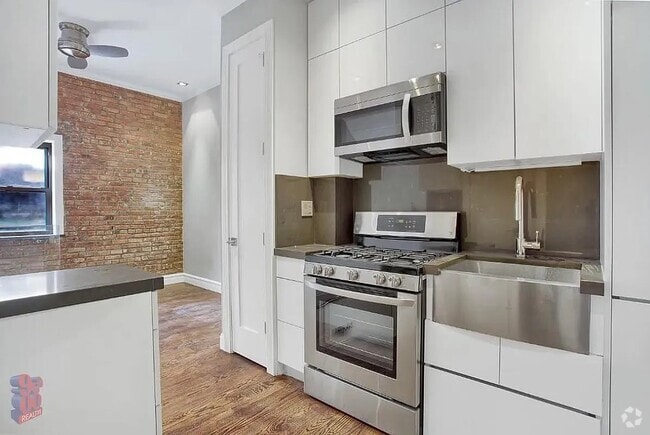 Building Photo - 213 E 26th St