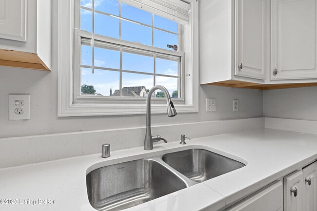 Building Photo - 8212 Grandel Pl