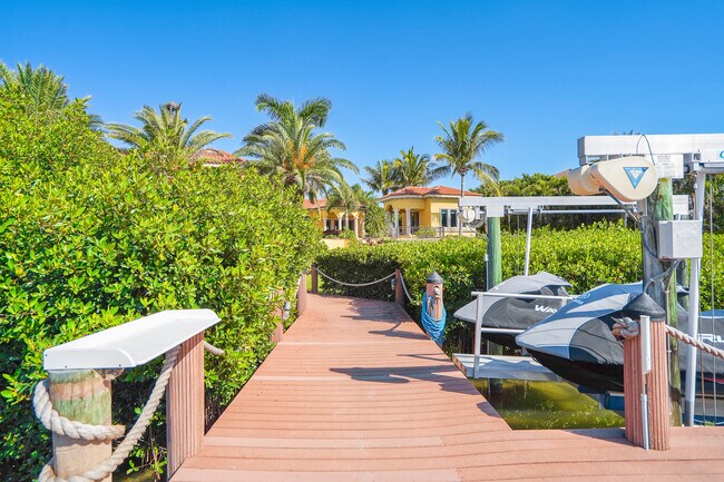 Building Photo - 1363 Oceanview Dr