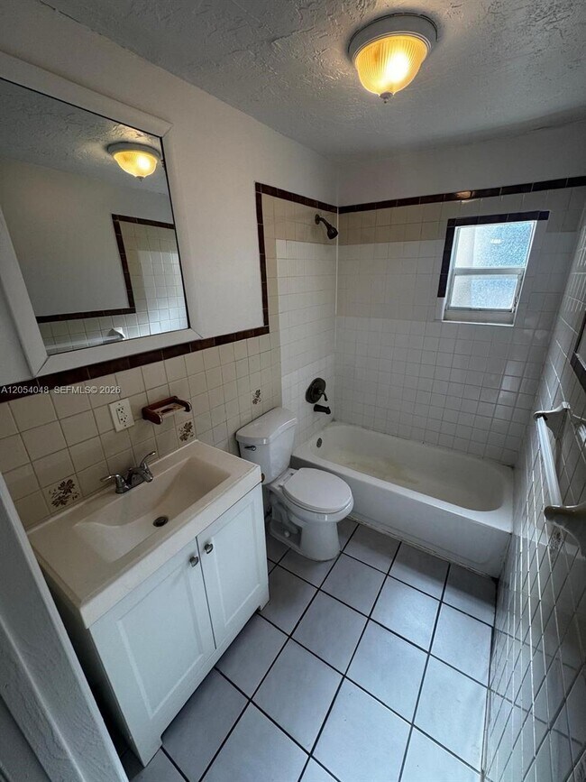 Building Photo - 1354 SW 26th Ave